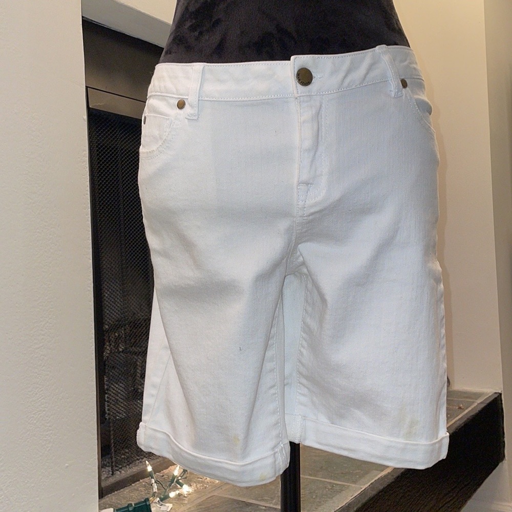 White Capris - Picture 2 of 16